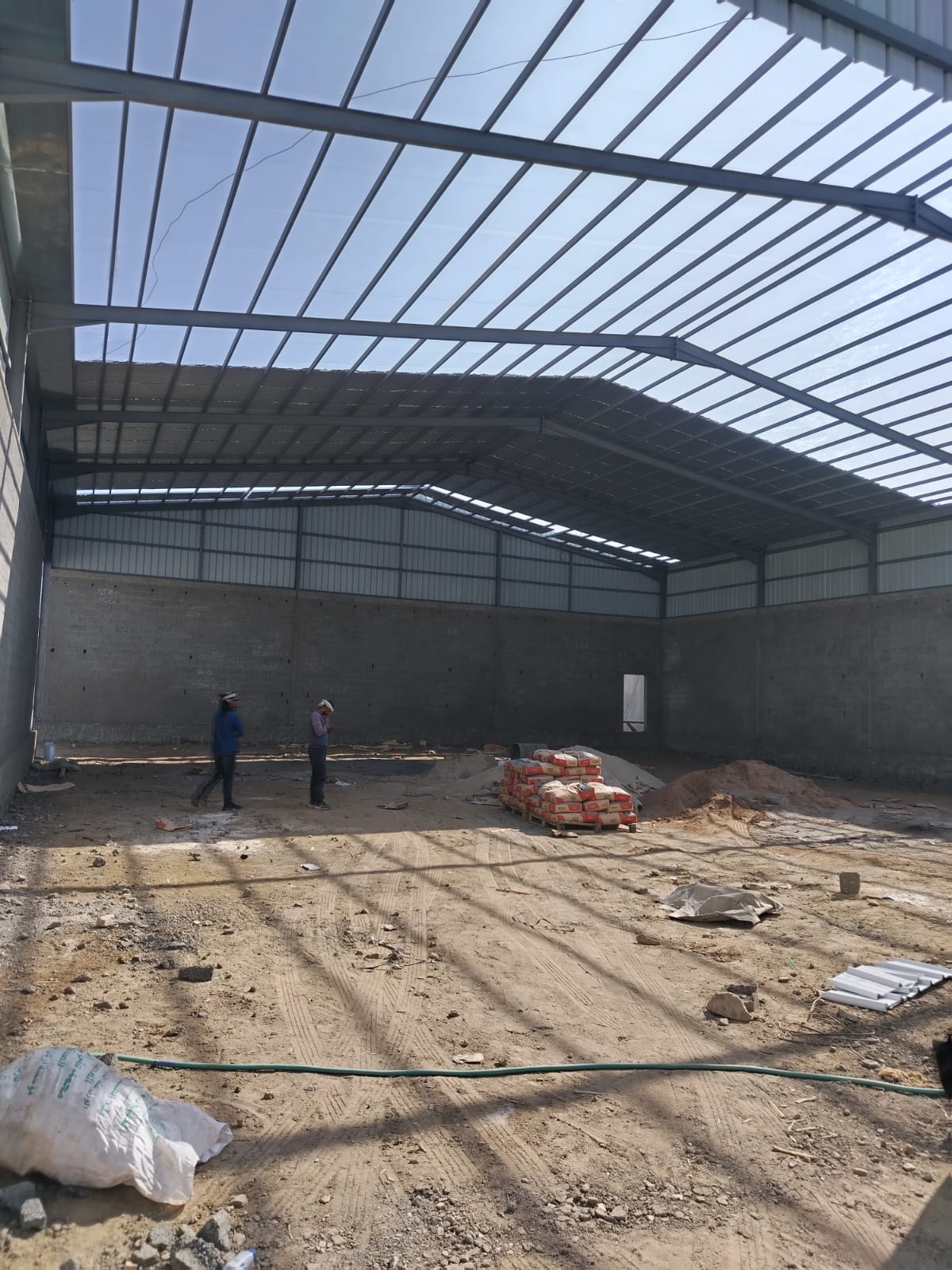 هنجر مستودع كبير